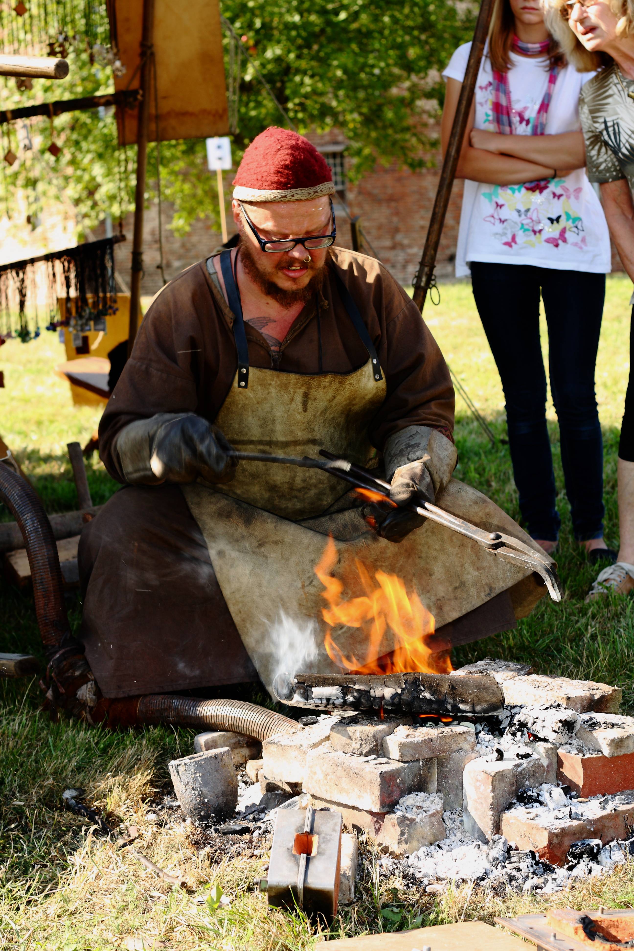 Feuer
  entfaltet seine magische Anziehungskraft