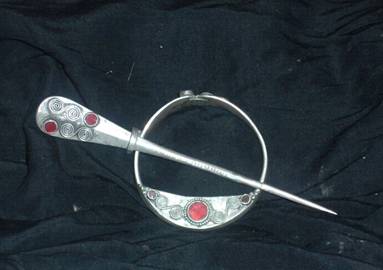 Ringfibel aus altem Besteck